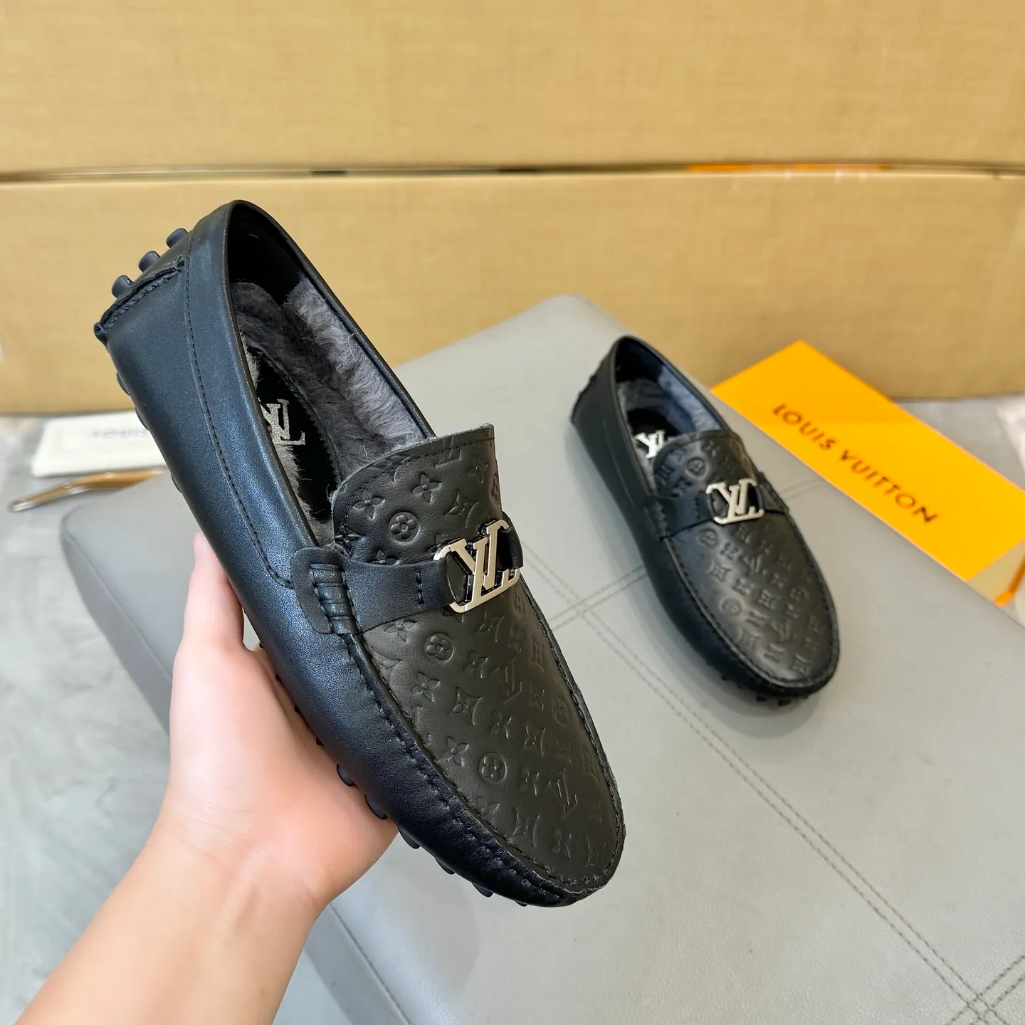 Factory price: 460💰 [LV] Autumn and winter style fur integrated 2025 men's beanie shoes (market top version) first layer cowhide ➕ real wool lining original packaging. Size: 38-45